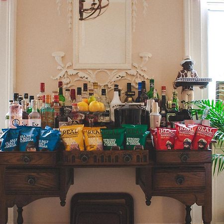 Darwin'S Townhouse Bed & Breakfast Shrewsbury Exterior foto A wet bar