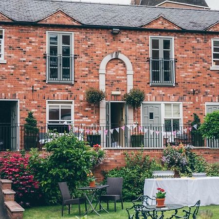 Darwin'S Townhouse Bed & Breakfast Shrewsbury Exterior foto The former railway station