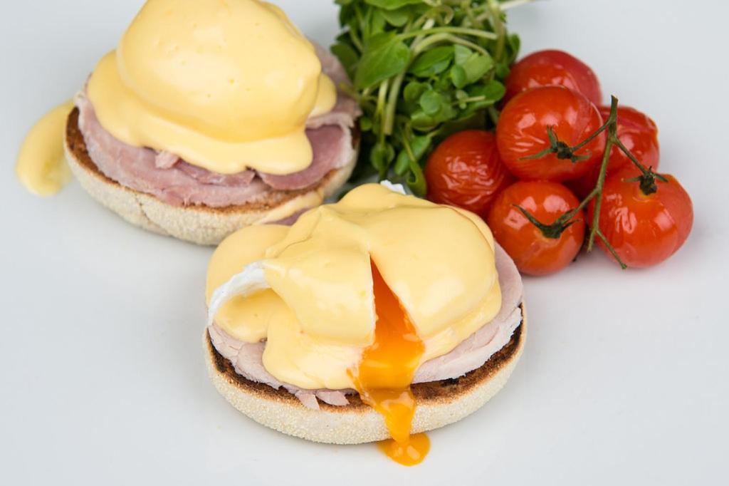 Darwin'S Townhouse Bed & Breakfast Shrewsbury Exterior foto Eggs Benedict