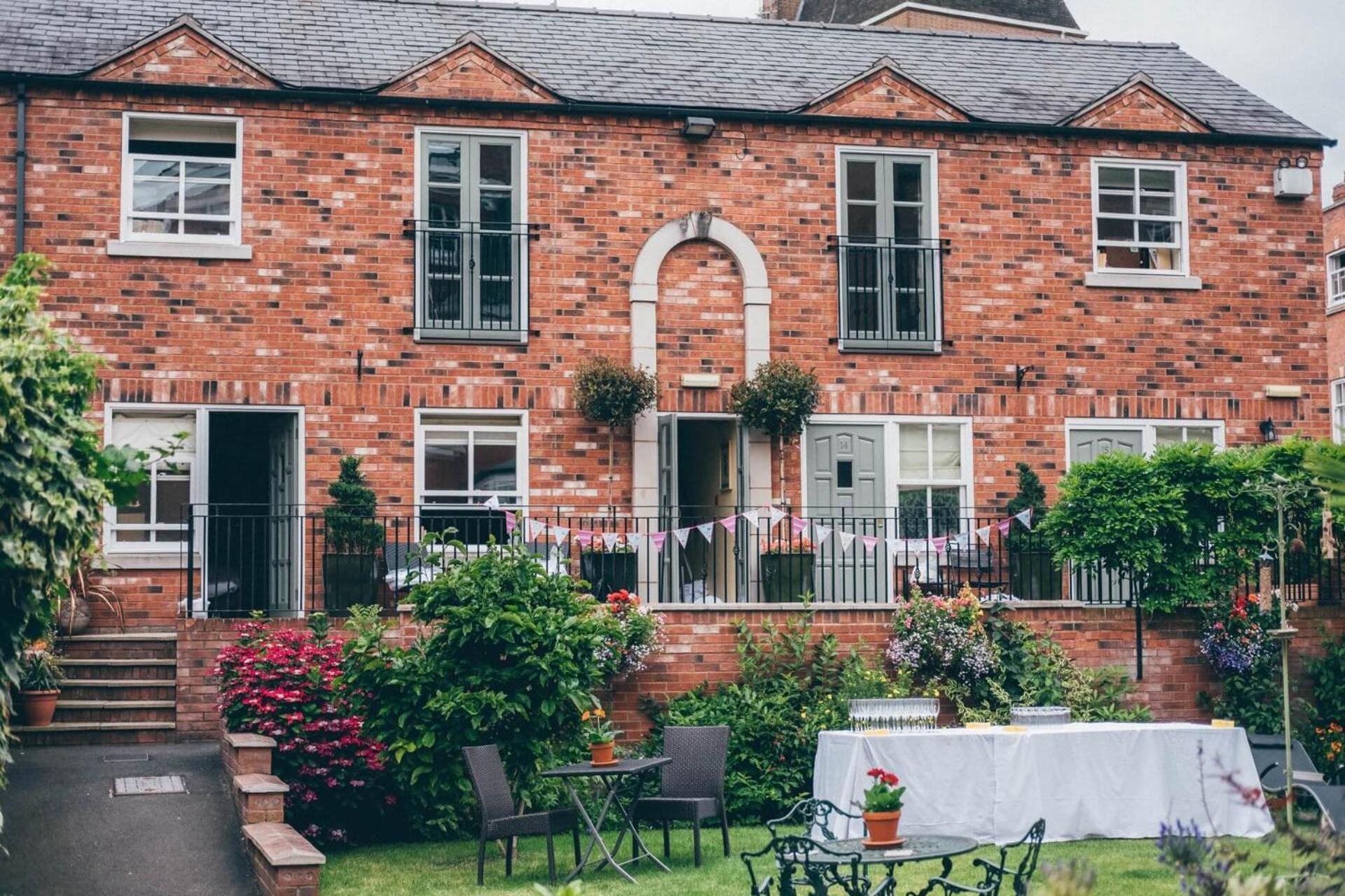 Darwin'S Townhouse Bed & Breakfast Shrewsbury Exterior foto The former railway station