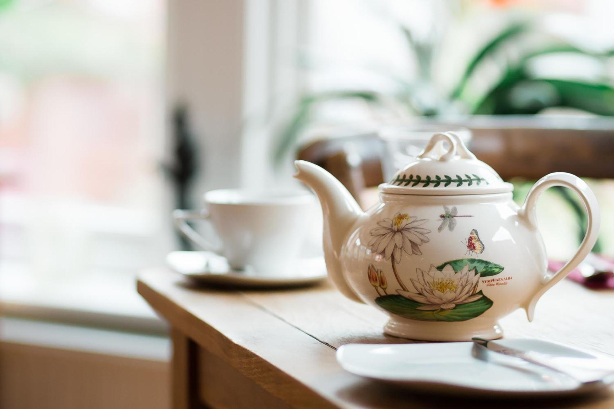 Darwin'S Townhouse Bed & Breakfast Shrewsbury Exterior foto A teapot