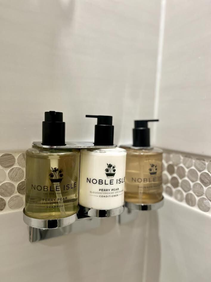 Darwin'S Townhouse Bed & Breakfast Shrewsbury Cameră foto Noble Isle products