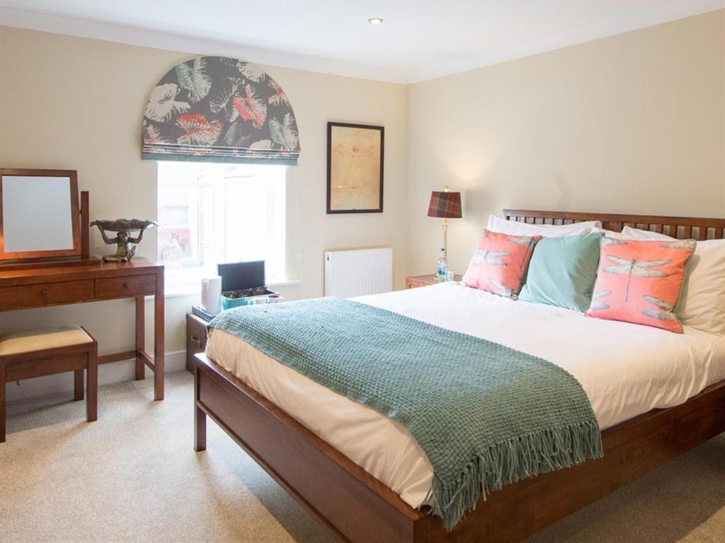 Darwin'S Townhouse Bed & Breakfast Shrewsbury Cameră foto A bedroom at The Old Vicarage