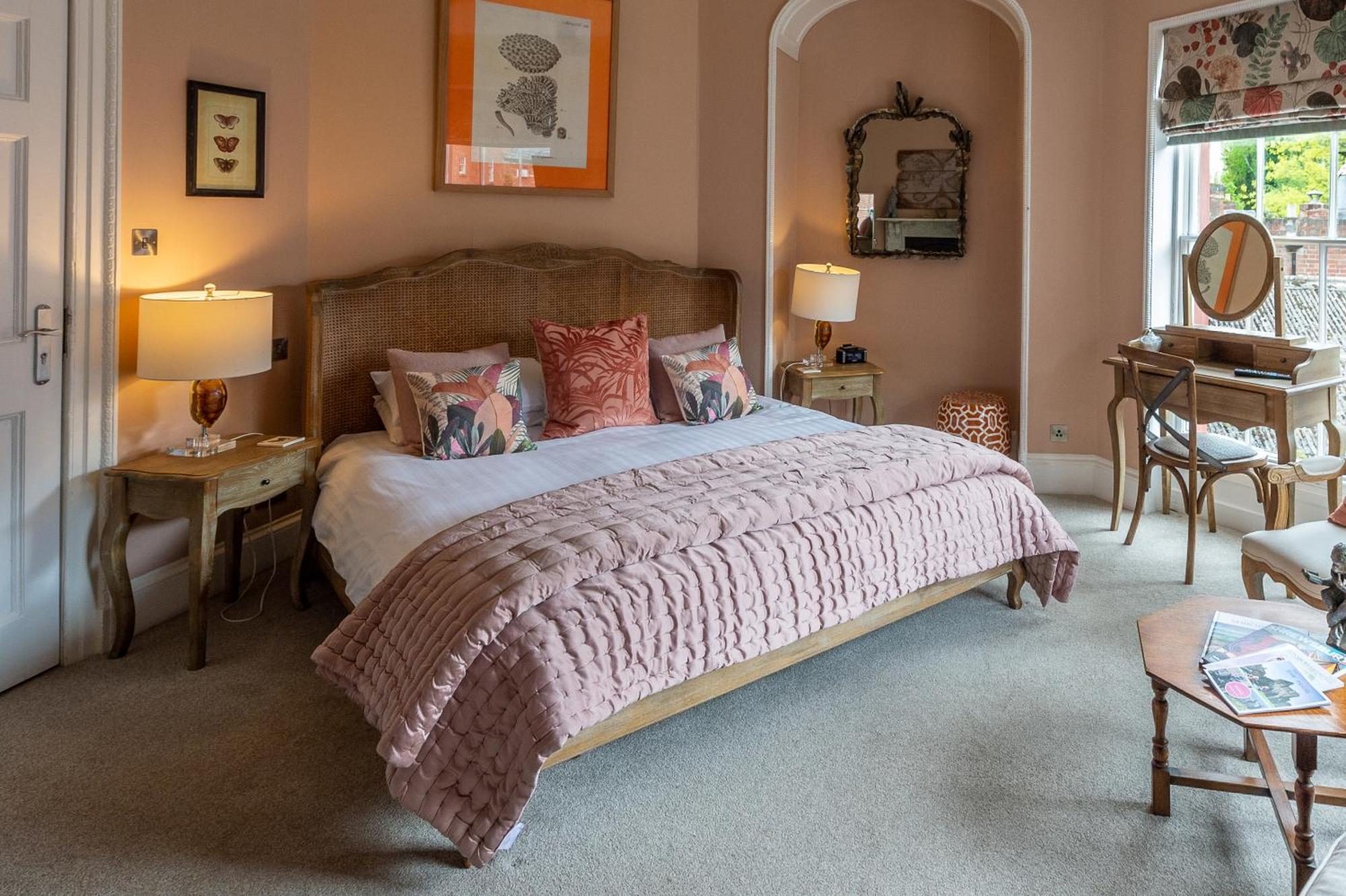 Darwin'S Townhouse Bed & Breakfast Shrewsbury Cameră foto A bedroom at The Old parsonage
